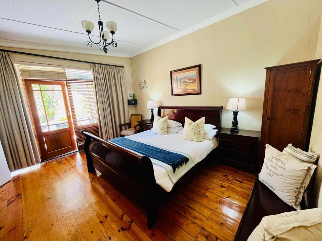 17 On Bird Guest House Beaufort West Exterior foto