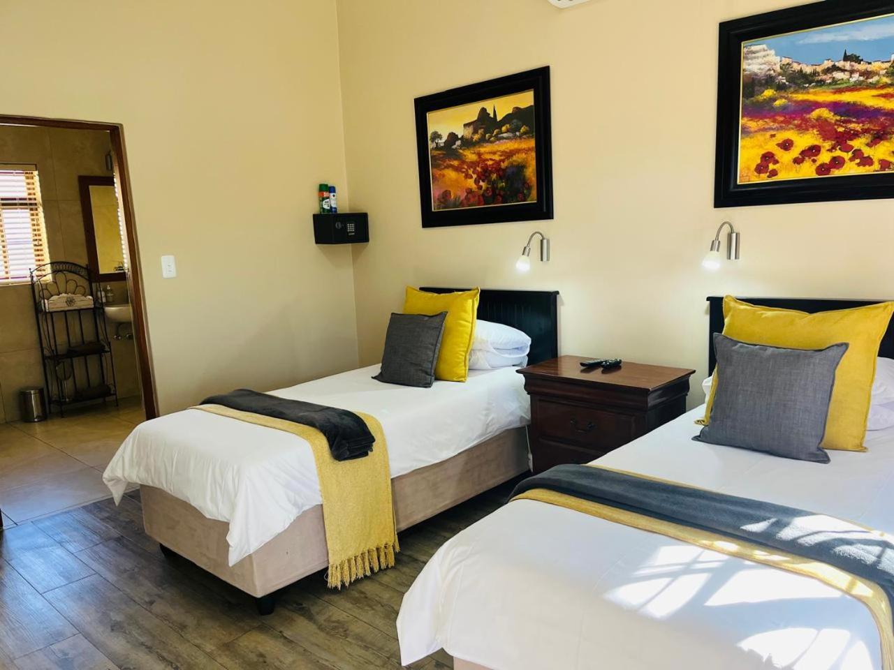 17 On Bird Guest House Beaufort West Exterior foto
