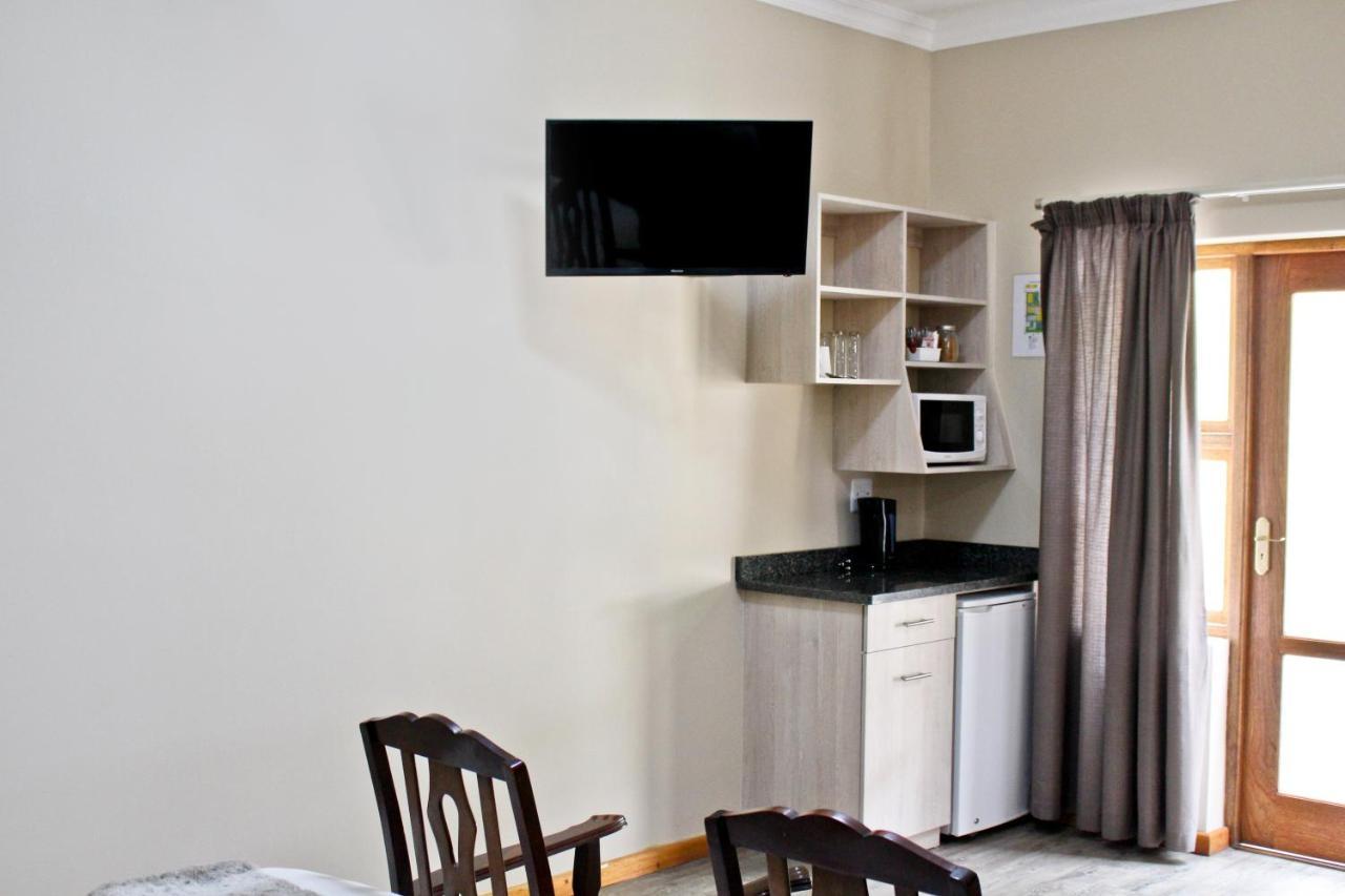 17 On Bird Guest House Beaufort West Exterior foto