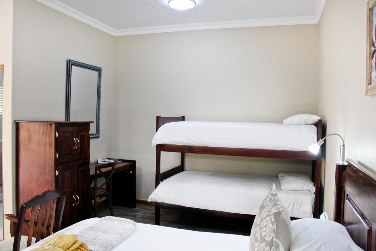 17 On Bird Guest House Beaufort West Exterior foto