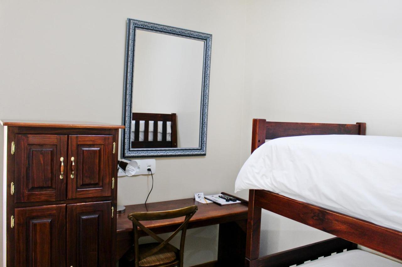 17 On Bird Guest House Beaufort West Exterior foto