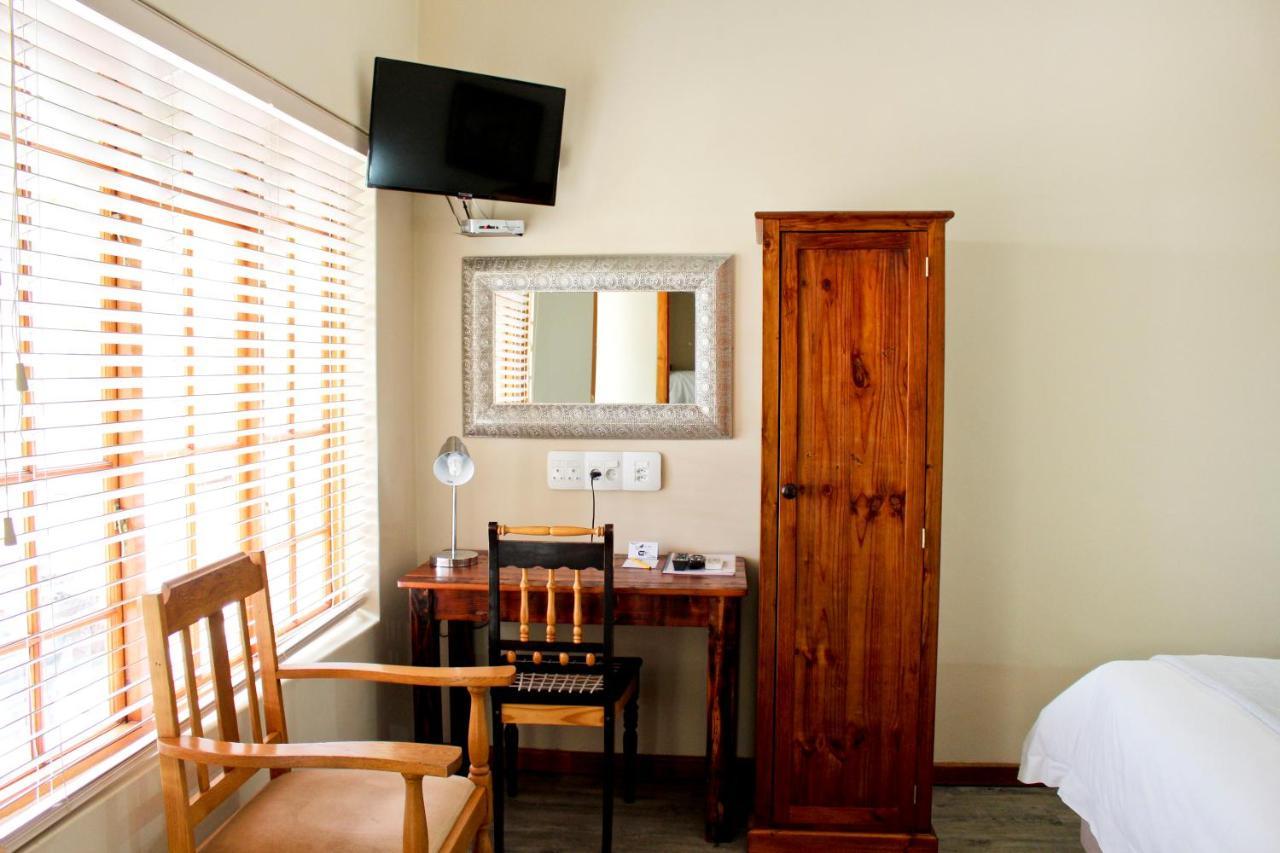 17 On Bird Guest House Beaufort West Exterior foto