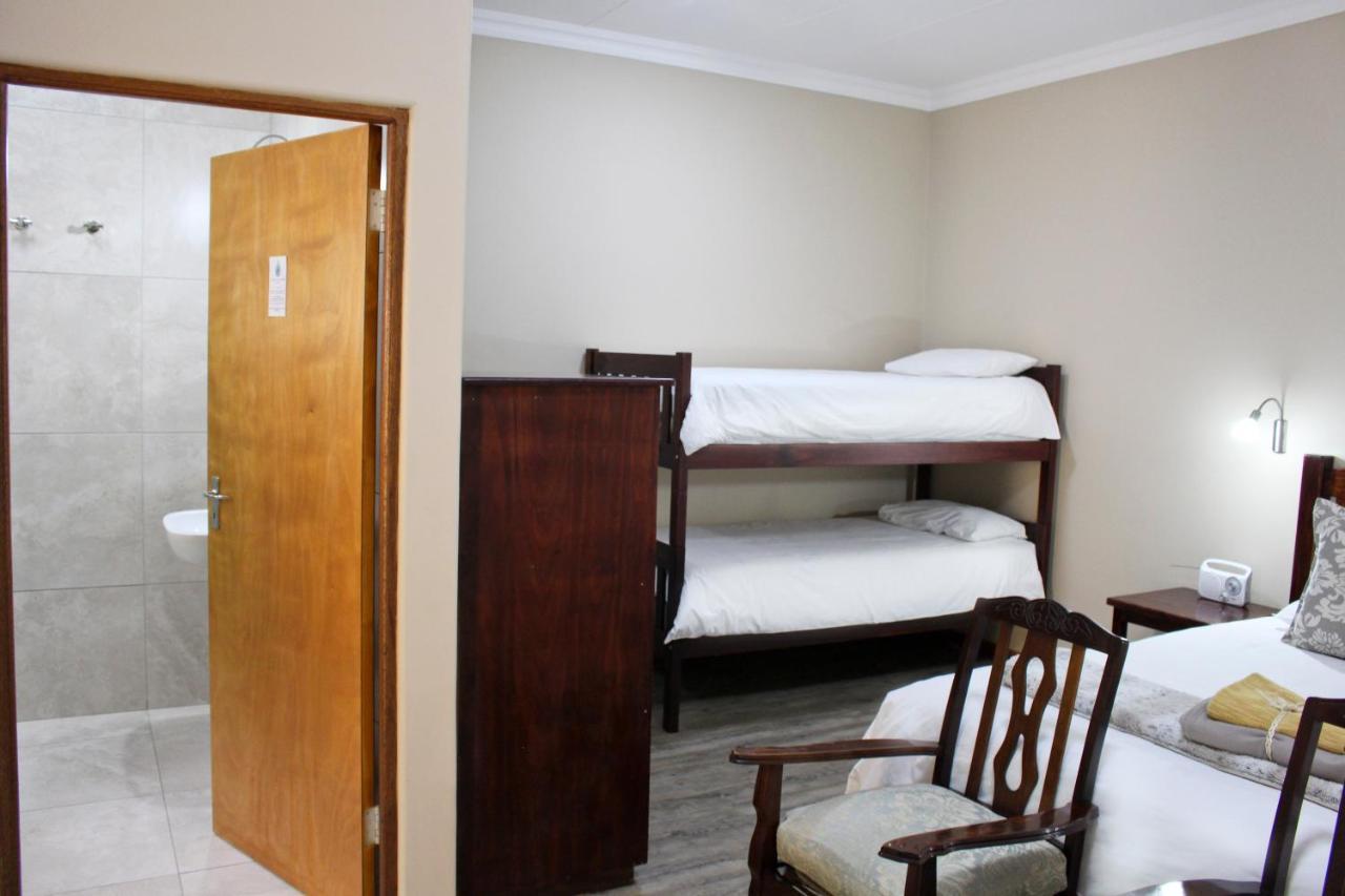 17 On Bird Guest House Beaufort West Exterior foto